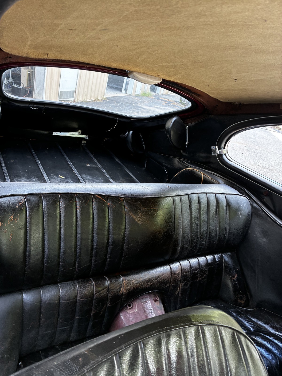 Jaguar-E-Type-1967-Coupe-19