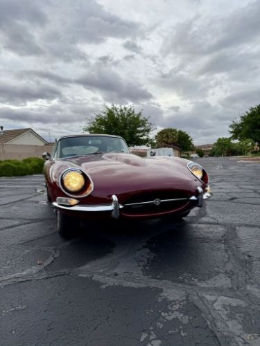 Jaguar-E-type-1968-Regency-Red-Black-Leather-10
