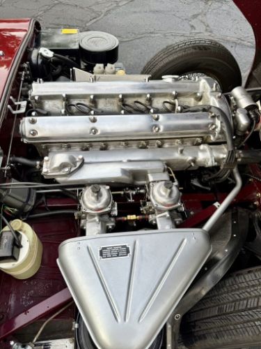 Jaguar-E-type-1968-Regency-Red-Black-Leather-13