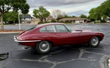Jaguar-E-type-1968-Regency-Red-Black-Leather-16