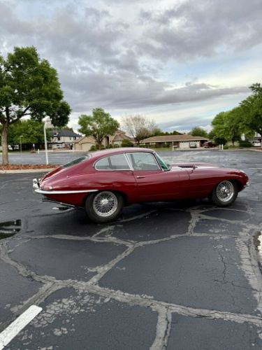 Jaguar-E-type-1968-Regency-Red-Black-Leather-16
