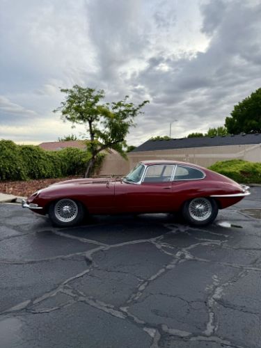 Jaguar-E-type-1968-Regency-Red-Black-Leather-18