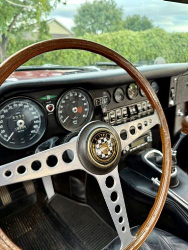Jaguar-E-type-1968-Regency-Red-Black-Leather-6