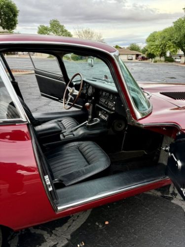 Jaguar-E-type-1968-Regency-Red-Black-Leather-8