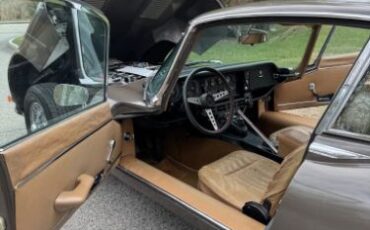 Jaguar-E-type-1972-15