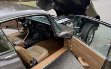 Jaguar-E-type-1972-18