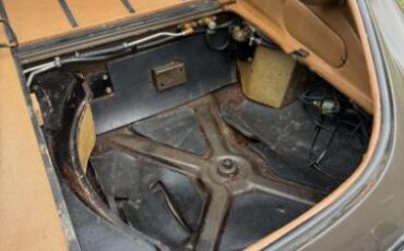 Jaguar-E-type-1972-9