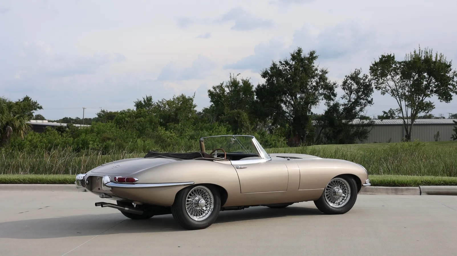Jaguar-E-type-xke-1965-Opalescent-Golden-Sand-Light-Tan-14