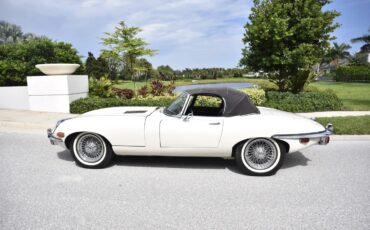 Jaguar-E-type-xke-1970-White-Black-1