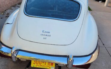Jaguar-E-type-xke-1970-White-Black-1