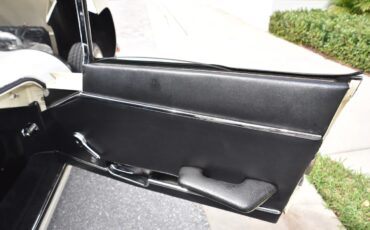 Jaguar-E-type-xke-1970-White-Black-10