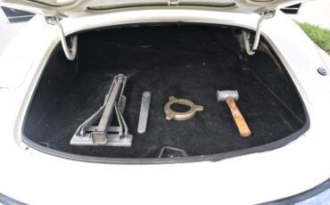 Jaguar-E-type-xke-1970-White-Black-11