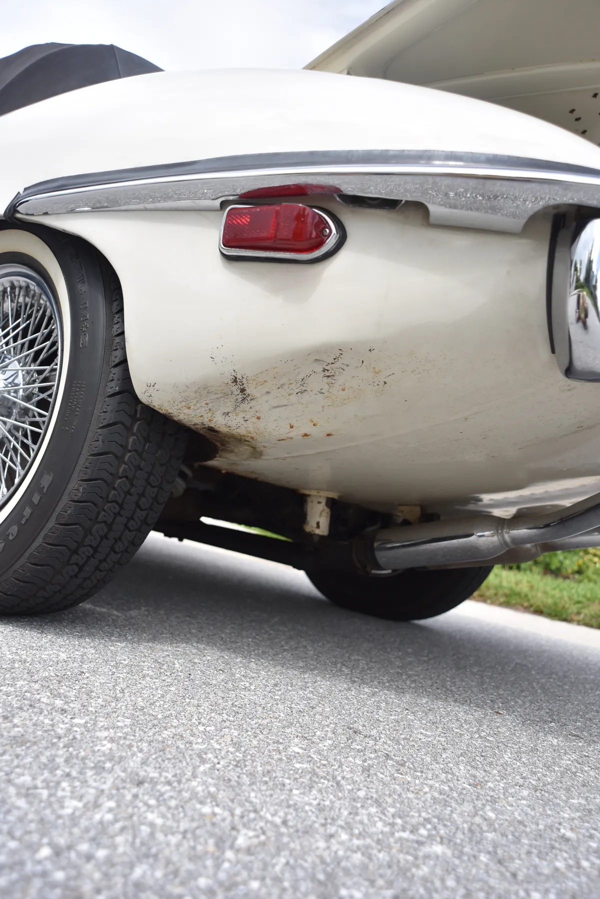 Jaguar-E-type-xke-1970-White-Black-14