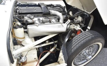 Jaguar-E-type-xke-1970-White-Black-17