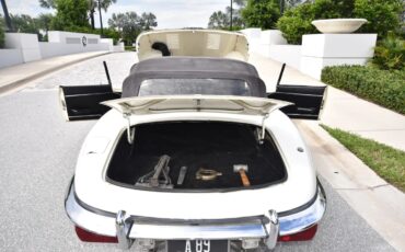 Jaguar-E-type-xke-1970-White-Black-19