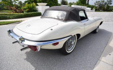 Jaguar-E-type-xke-1970-White-Black-4