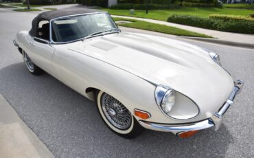 Jaguar-E-type-xke-1970-White-Black-5