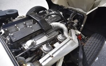 Jaguar-E-type-xke-1970-White-Black-8