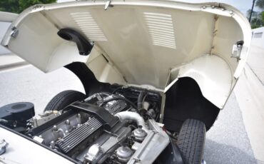 Jaguar-E-type-xke-1970-White-Black-9