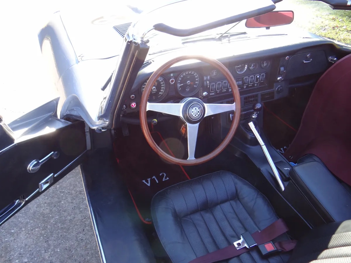 Jaguar-E-type-xke-1974-Silver-Black-Leather-14