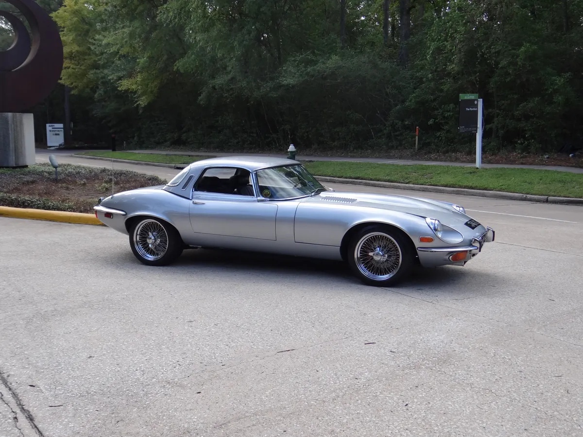 Jaguar-E-type-xke-1974-Silver-Black-Leather-4