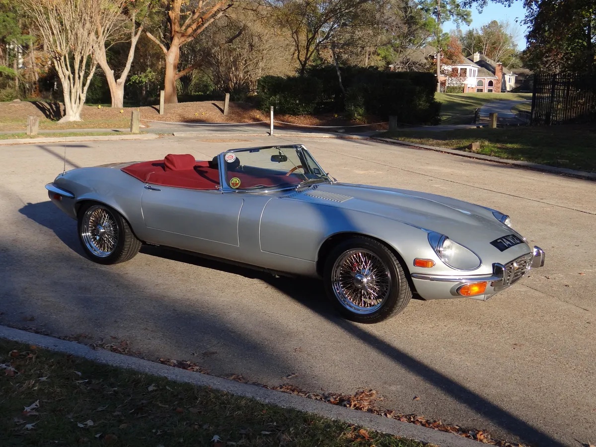 Jaguar-E-type-xke-1974-Silver-Black-Leather-6