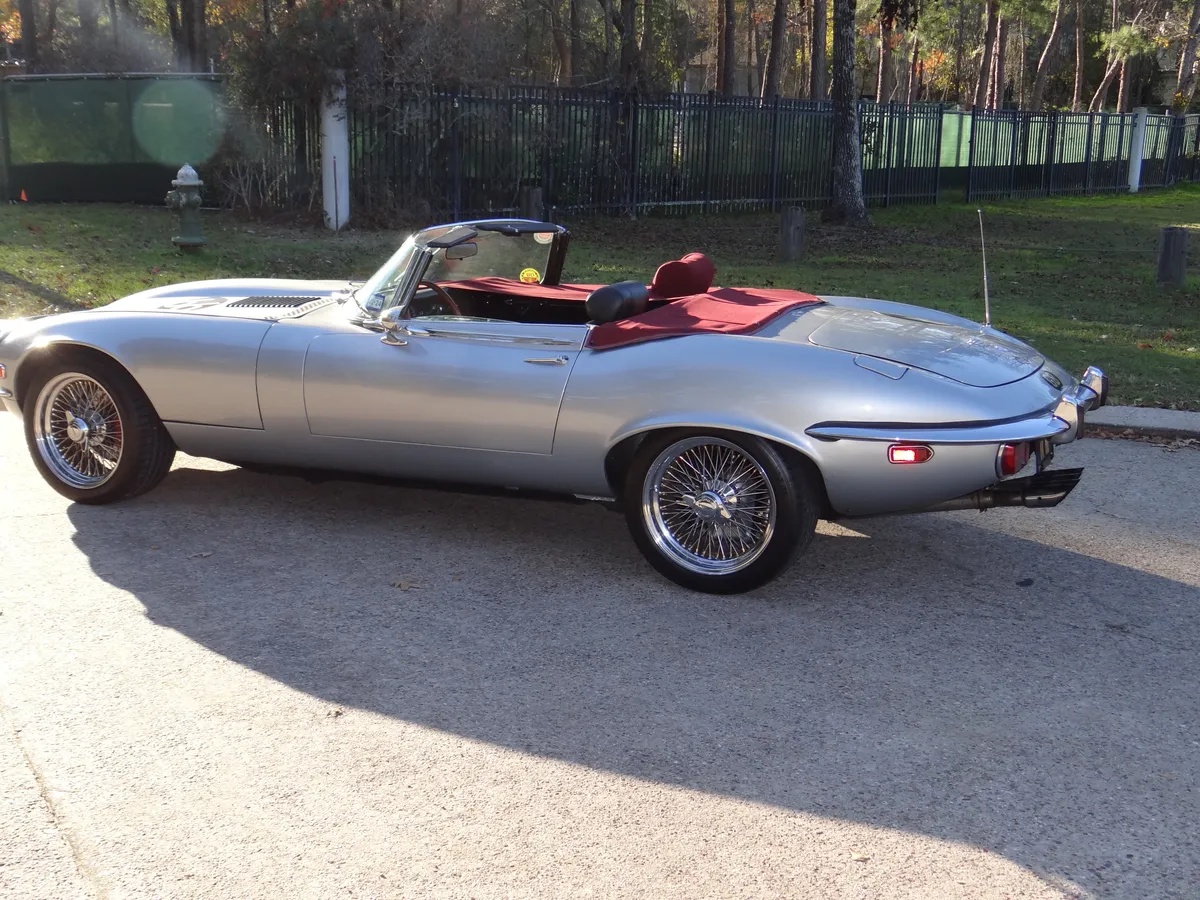 Jaguar-E-type-xke-1974-Silver-Black-Leather-7