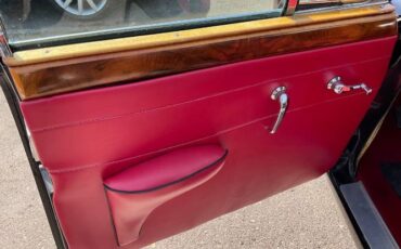 Jaguar-Sedan-1960-Deep-Black-Red-Leather-13