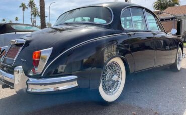 Jaguar-Sedan-1960-Deep-Black-Red-Leather-18