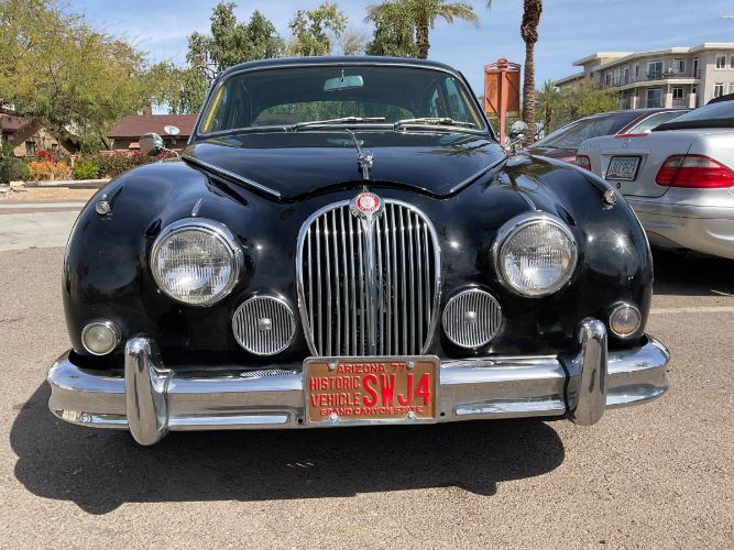 Jaguar-Sedan-1960-Deep-Black-Red-Leather-2