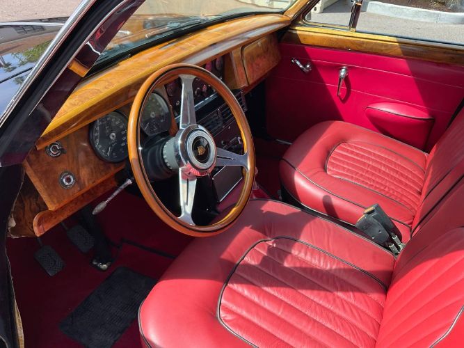 Jaguar-Sedan-1960-Deep-Black-Red-Leather-5