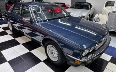 Jaguar-XJ-1988-Sedan-1