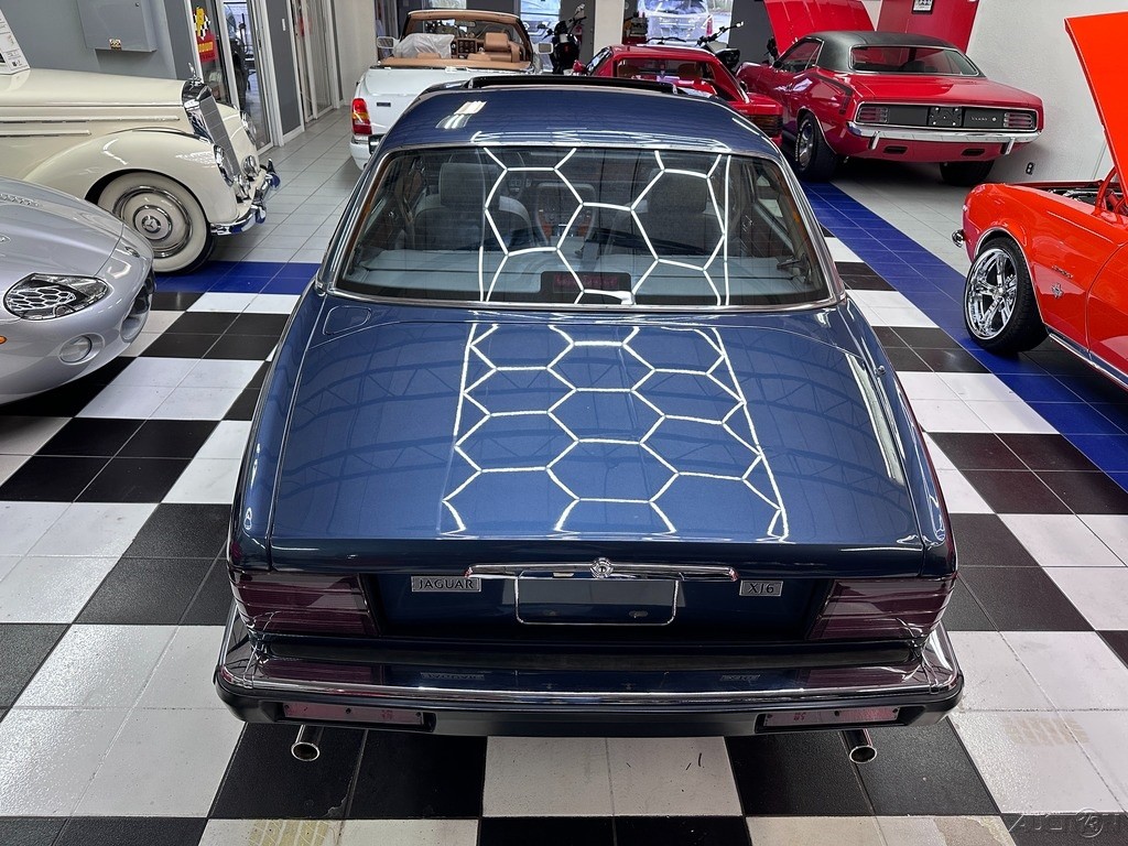 Jaguar-XJ-1988-Sedan-19