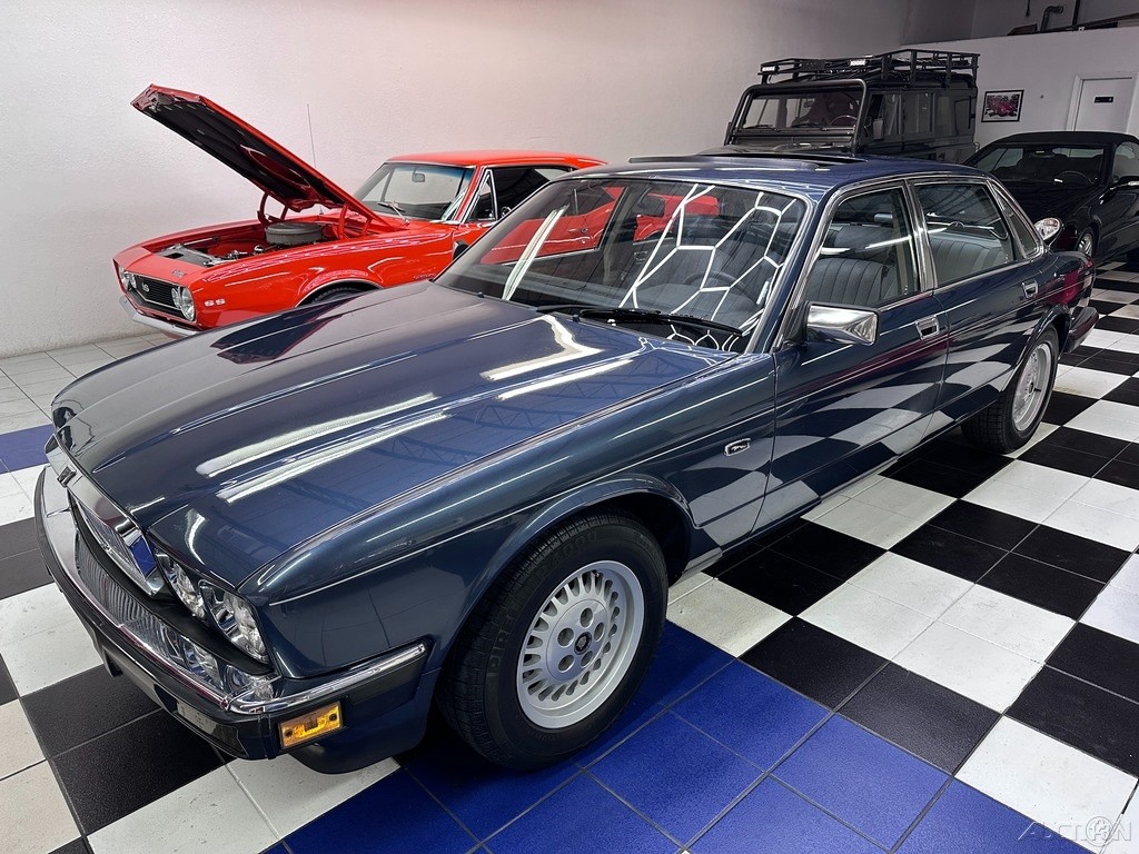 Jaguar-XJ-1988-Sedan-7