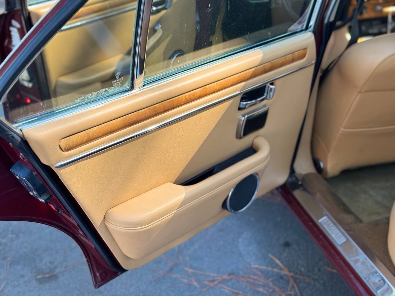Jaguar-XJ6-1986-Sedan-11