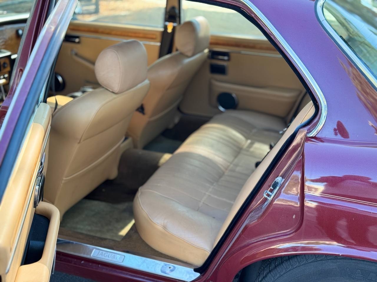 Jaguar-XJ6-1986-Sedan-12
