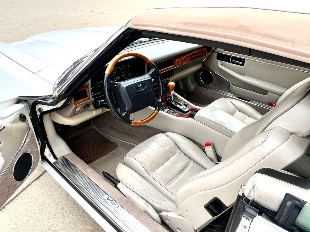 Jaguar-XJ6-1996-Convertible-33