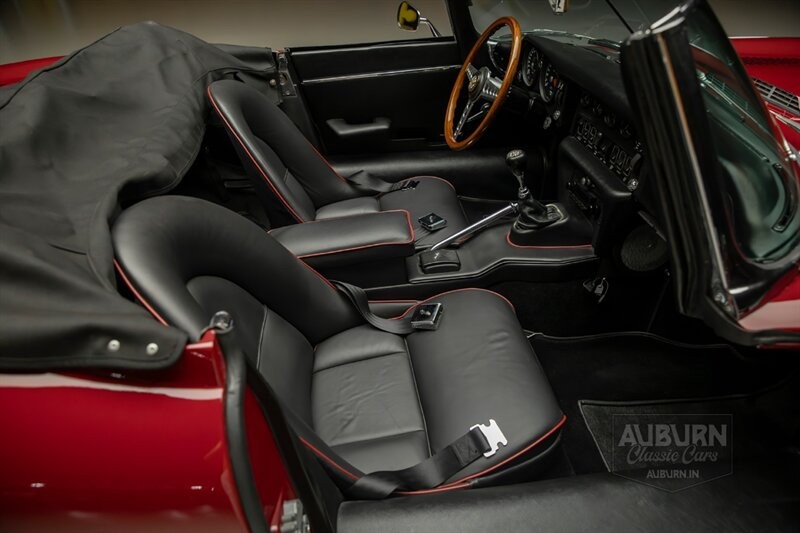 Jaguar-XK-1970-13