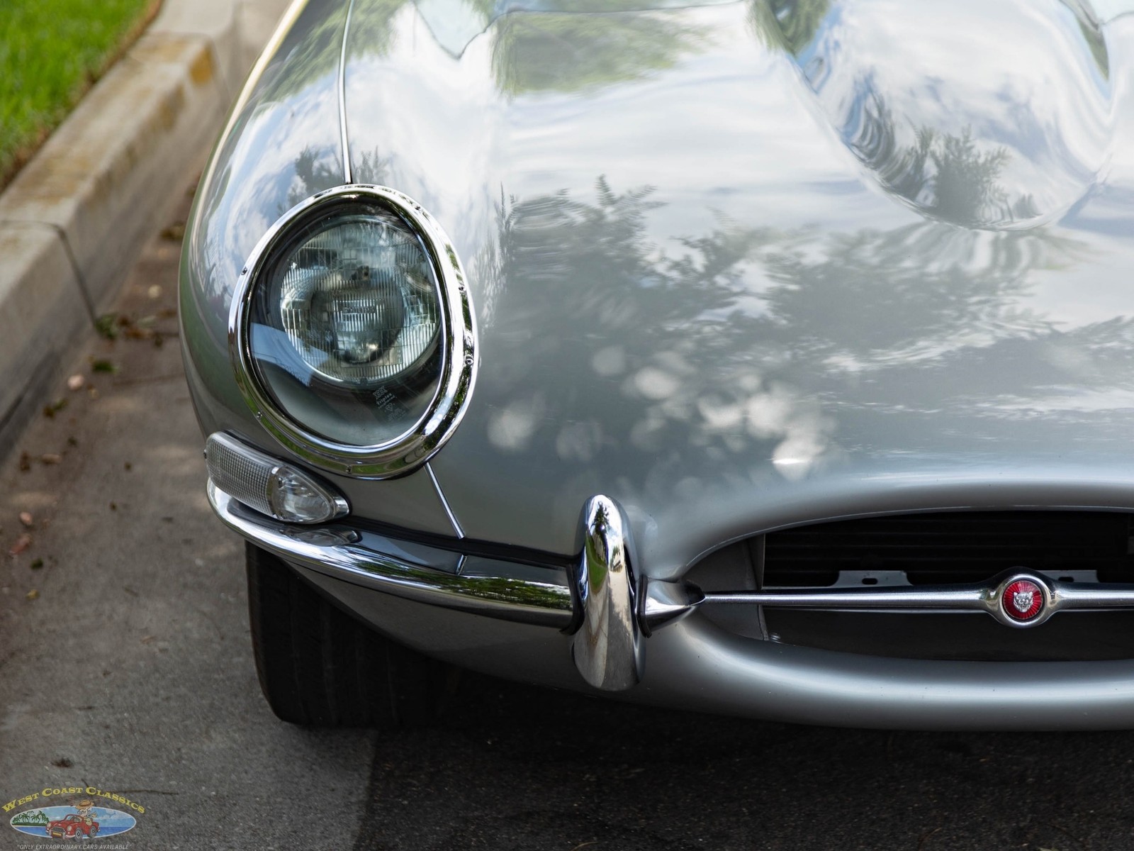 Jaguar-XKE-E-Type-4.2L-5-spd-Roadster-1965-2-Door-Convertible-Roadster-15