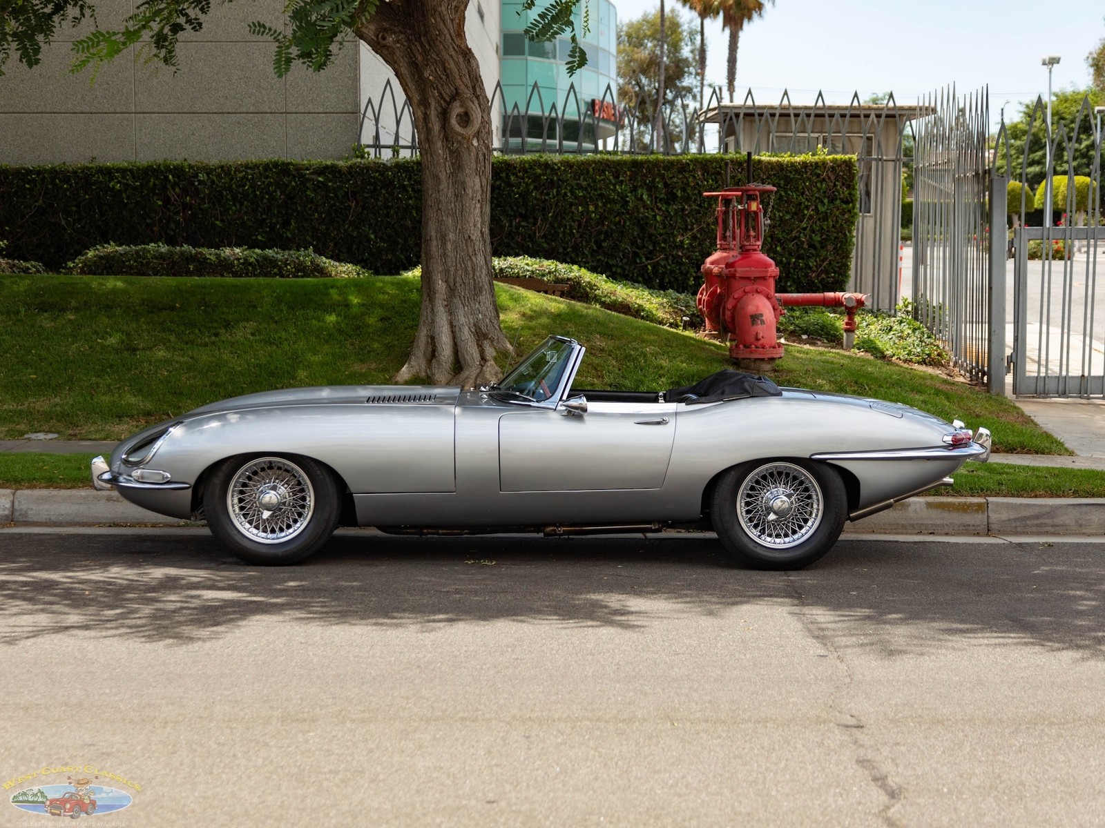 Jaguar-XKE-E-Type-4.2L-5-spd-Roadster-1965-2-Door-Convertible-Roadster-2