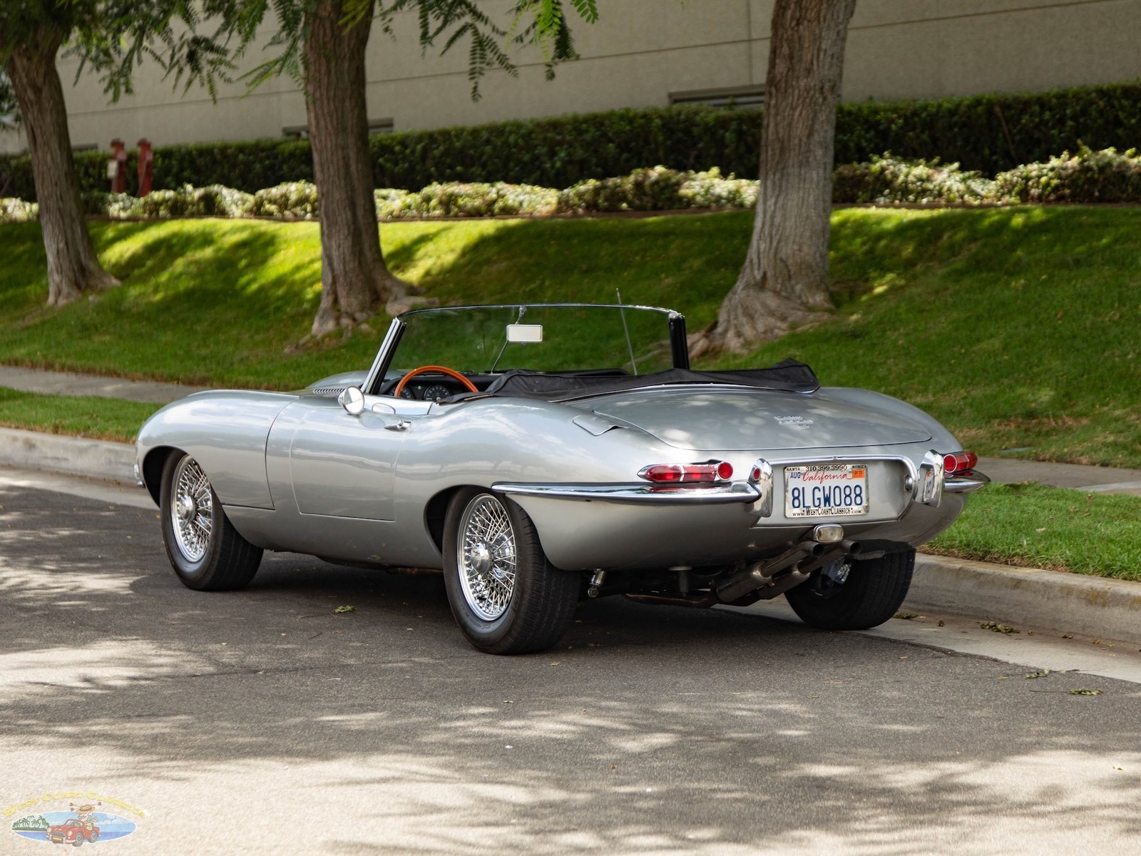 Jaguar-XKE-E-Type-4.2L-5-spd-Roadster-1965-2-Door-Convertible-Roadster-22