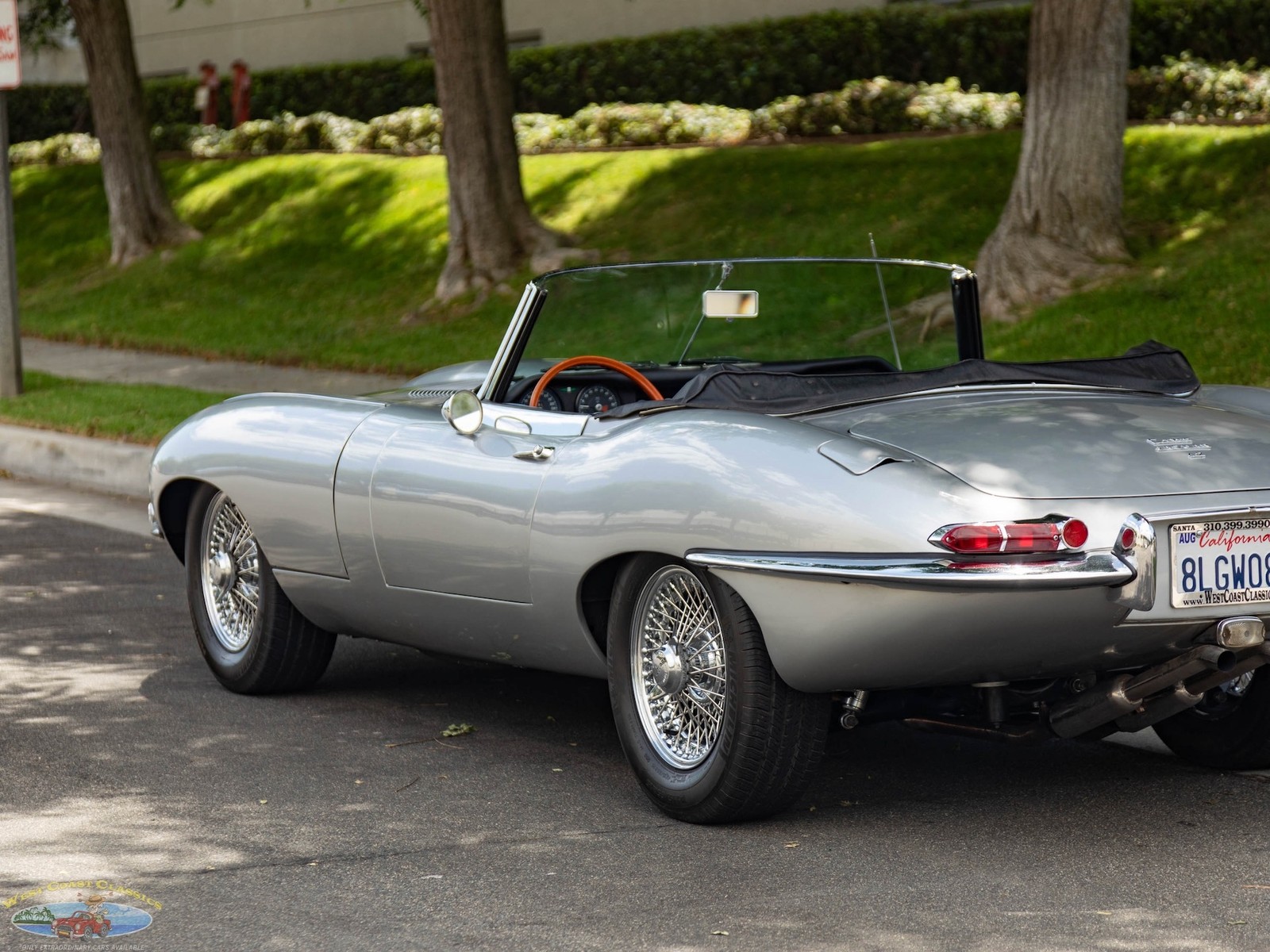 Jaguar-XKE-E-Type-4.2L-5-spd-Roadster-1965-2-Door-Convertible-Roadster-23