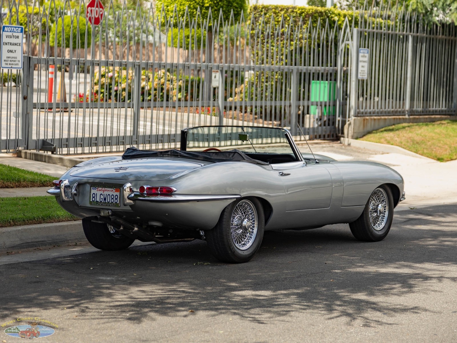 Jaguar-XKE-E-Type-4.2L-5-spd-Roadster-1965-2-Door-Convertible-Roadster-25