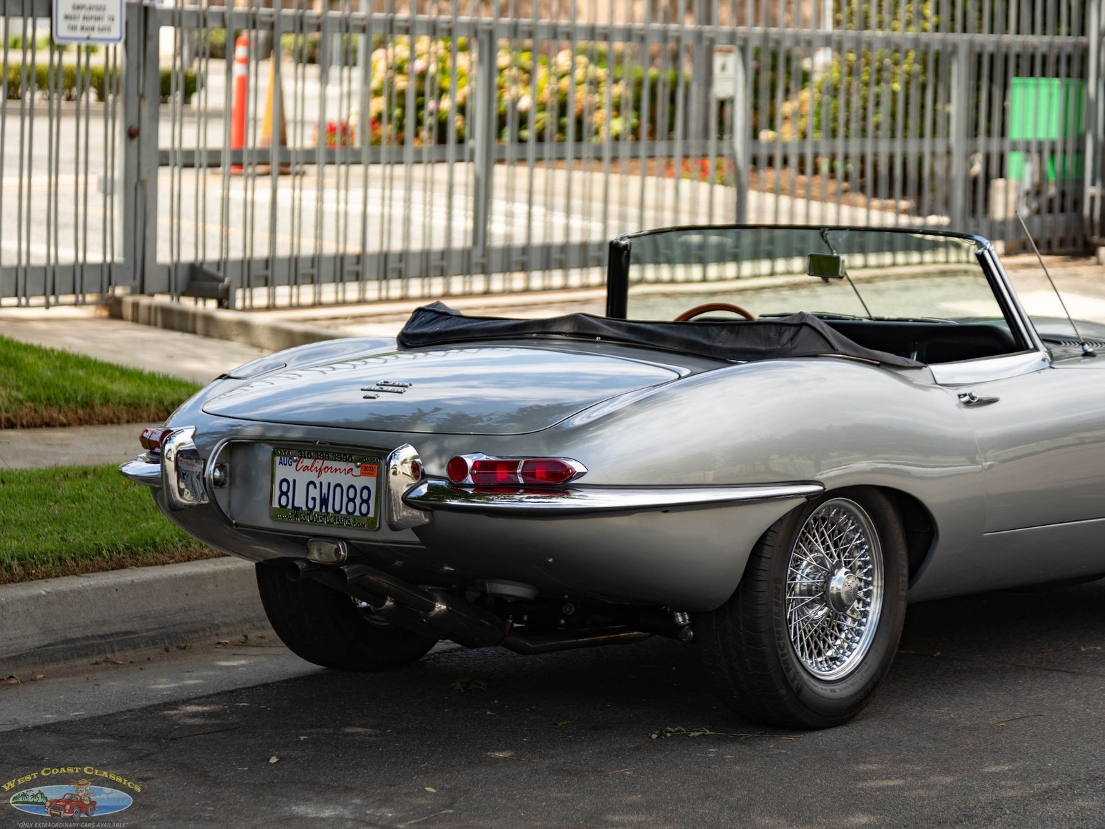 Jaguar-XKE-E-Type-4.2L-5-spd-Roadster-1965-2-Door-Convertible-Roadster-26