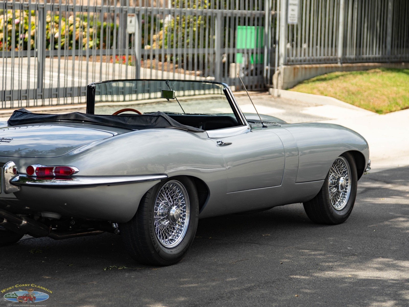 Jaguar-XKE-E-Type-4.2L-5-spd-Roadster-1965-2-Door-Convertible-Roadster-27
