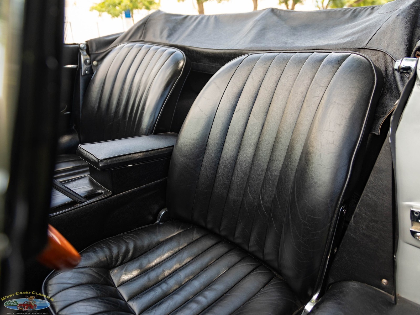 Jaguar-XKE-E-Type-4.2L-5-spd-Roadster-1965-2-Door-Convertible-Roadster-28