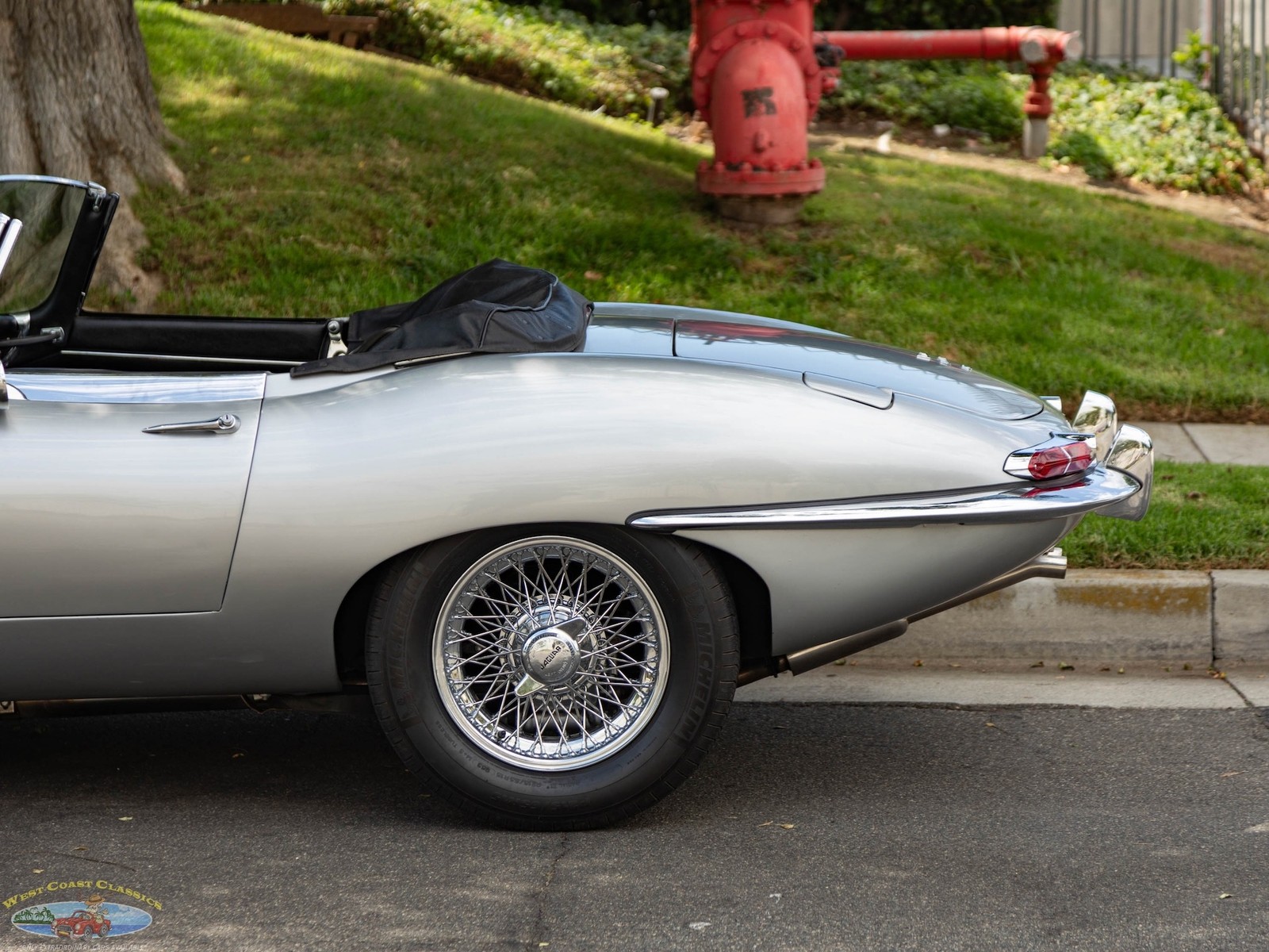 Jaguar-XKE-E-Type-4.2L-5-spd-Roadster-1965-2-Door-Convertible-Roadster-3