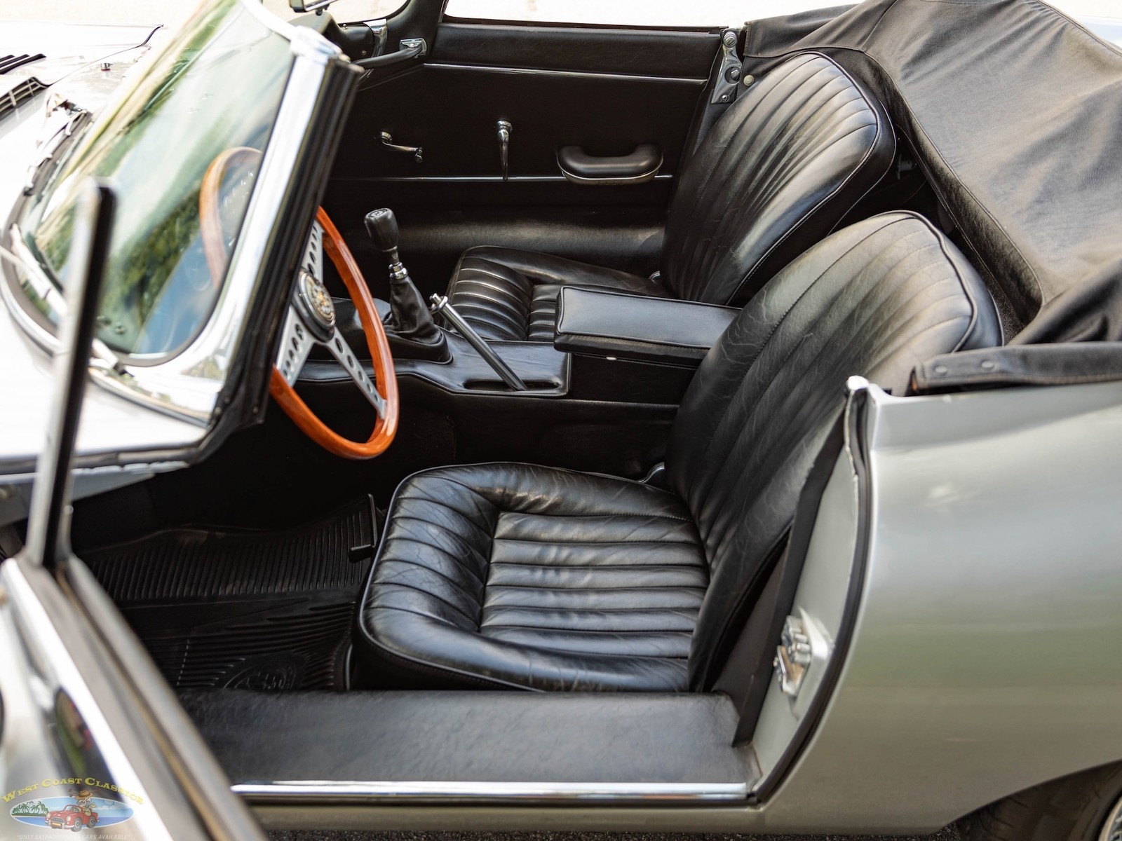 Jaguar-XKE-E-Type-4.2L-5-spd-Roadster-1965-2-Door-Convertible-Roadster-31