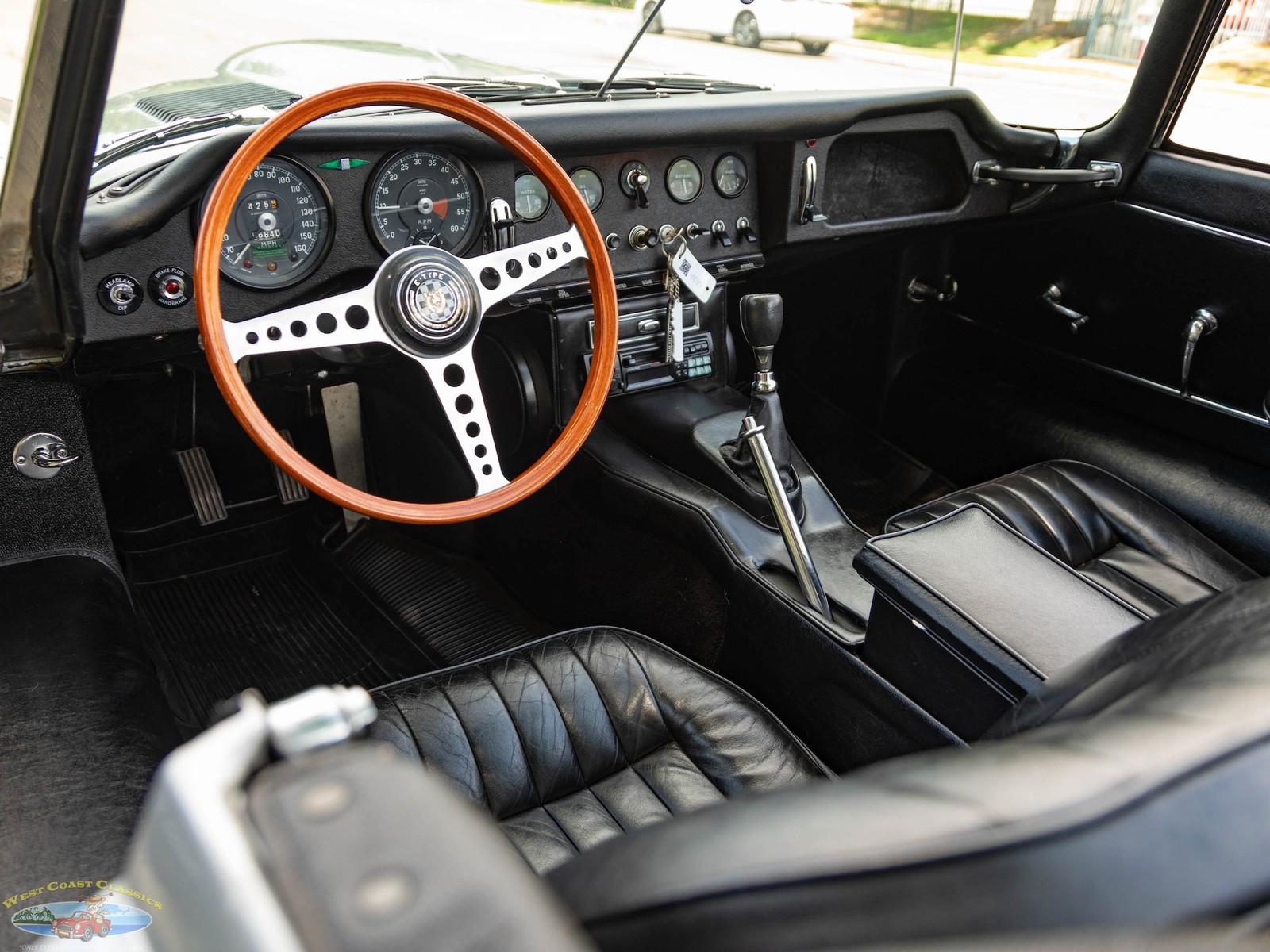 Jaguar-XKE-E-Type-4.2L-5-spd-Roadster-1965-2-Door-Convertible-Roadster-34