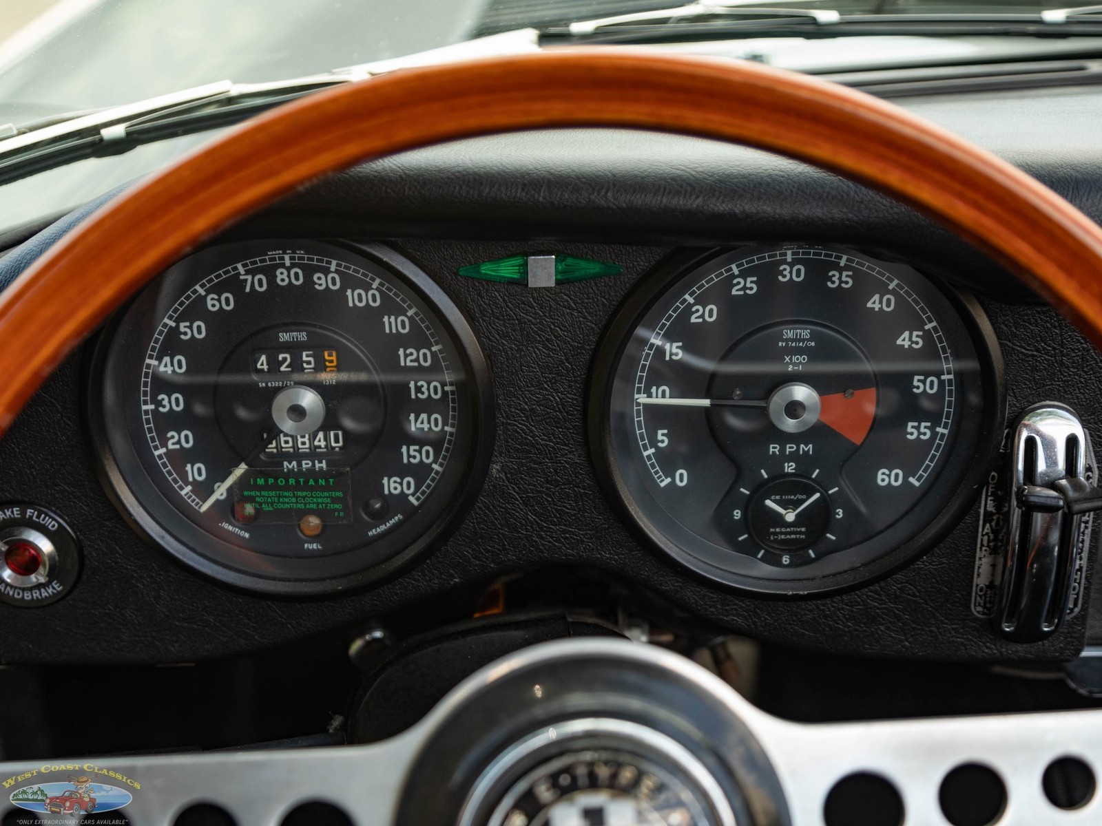 Jaguar-XKE-E-Type-4.2L-5-spd-Roadster-1965-2-Door-Convertible-Roadster-38